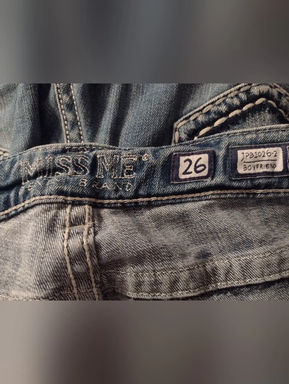 Miss Me Boyfriend Capri Jean Women's 26 Thick Stitch Distressed Cuffed Studs